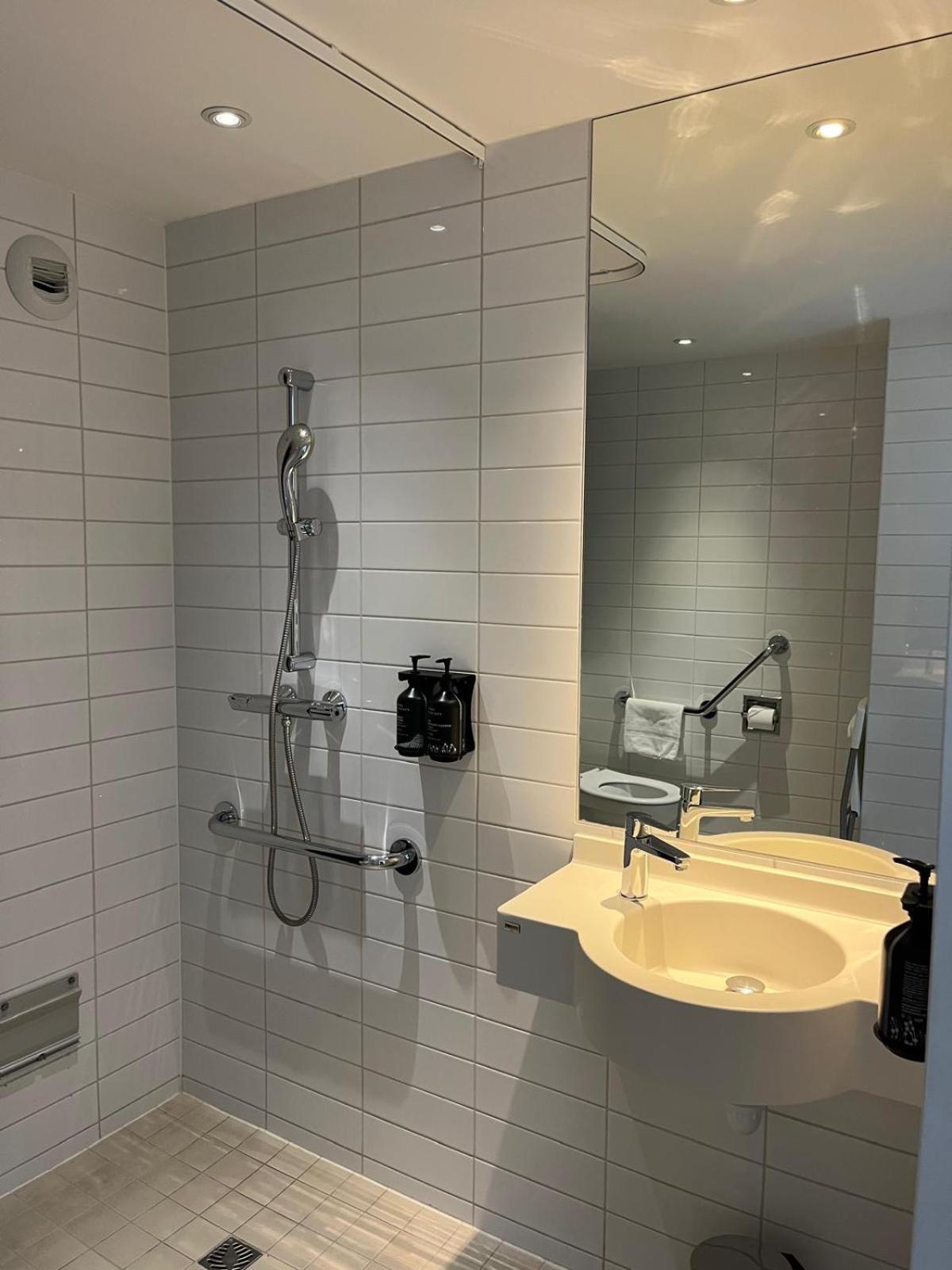 Hotel Express - Odysseum By Ihg 3*