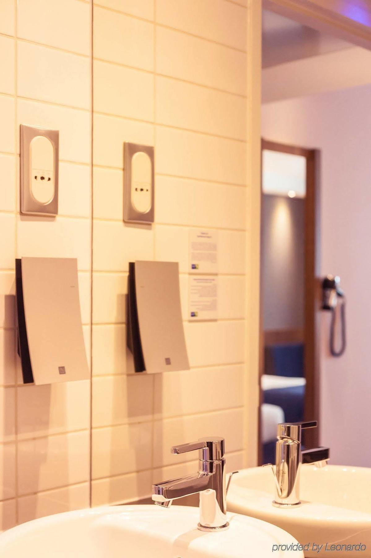 Express - Odysseum By Ihg Hotel 3*